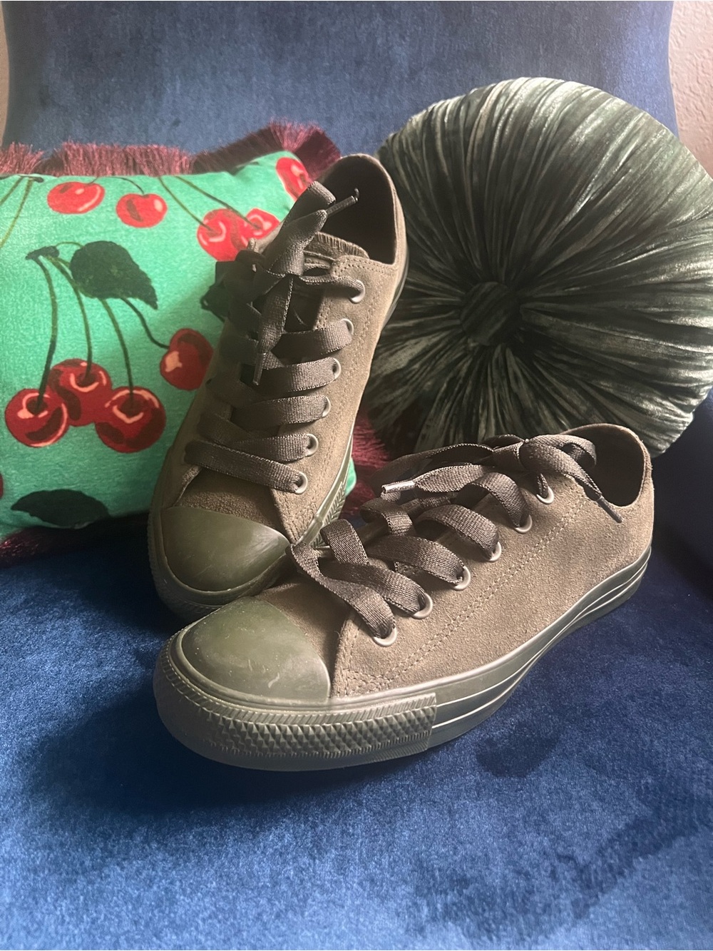 Converse All Star Olive Suede Low Top Sneakers Ribbon Laces Women’s 8.5 Like New